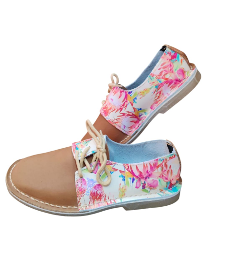 Ladies Leather Printed Side Lace Vellies - TAN WITH PROTEA PRINT